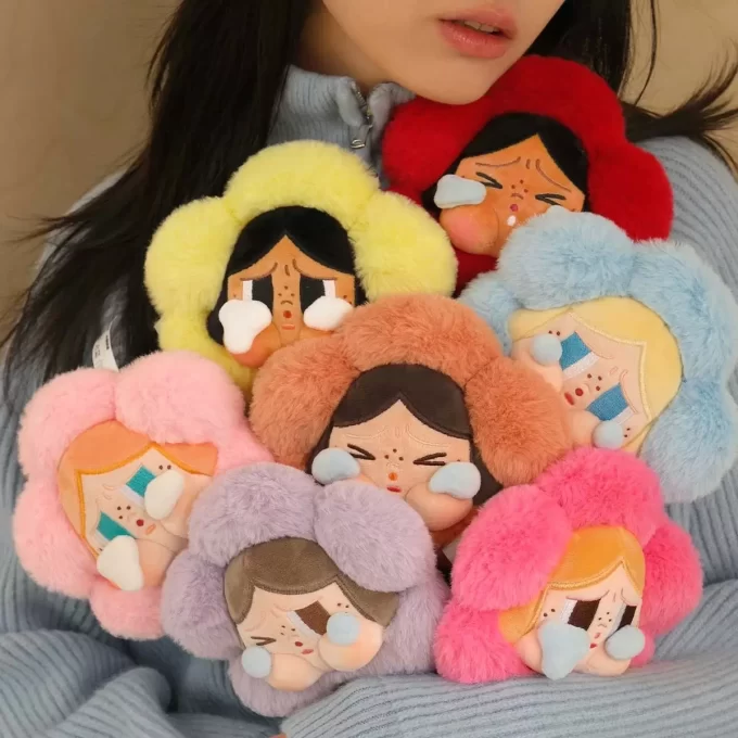 CRYBABY Sad Club-serien – Plyschblommask med blinda lock