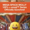 MEGA SPACE MOLLY 100% × Emoji™-serien
