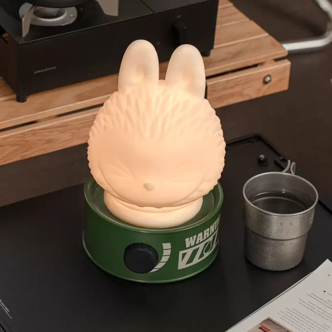 MONSTERN Hem för alver-serien – Vinyl docklampa