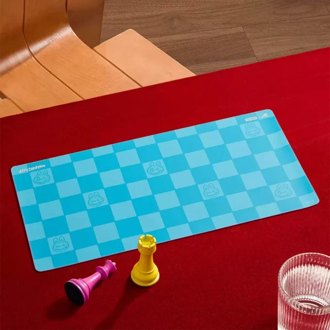 MONSTERNA Let’s Checkmate-serien – Skrivbordsmatta för datorer