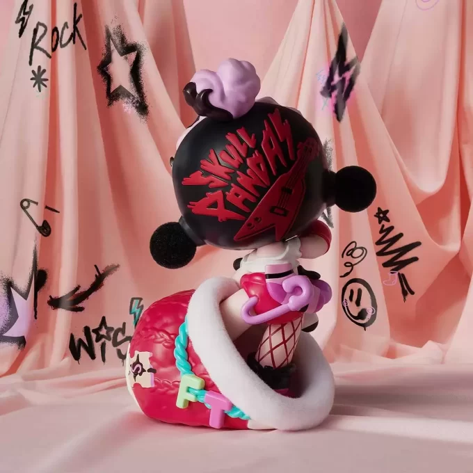 SKULLPANDA Överraskningsfiguren med strumpan
