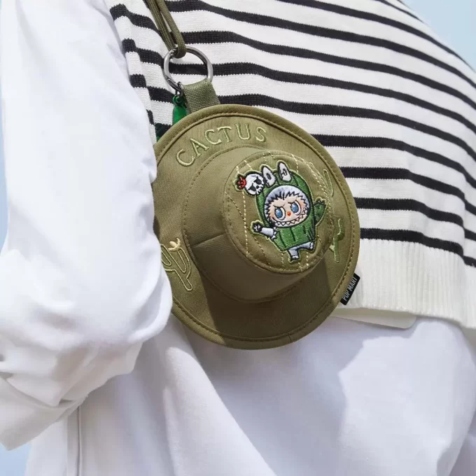 THE MONSTERS FALL IN WILD-SERIEN – Bucket Hat Mini Bag BIind Box